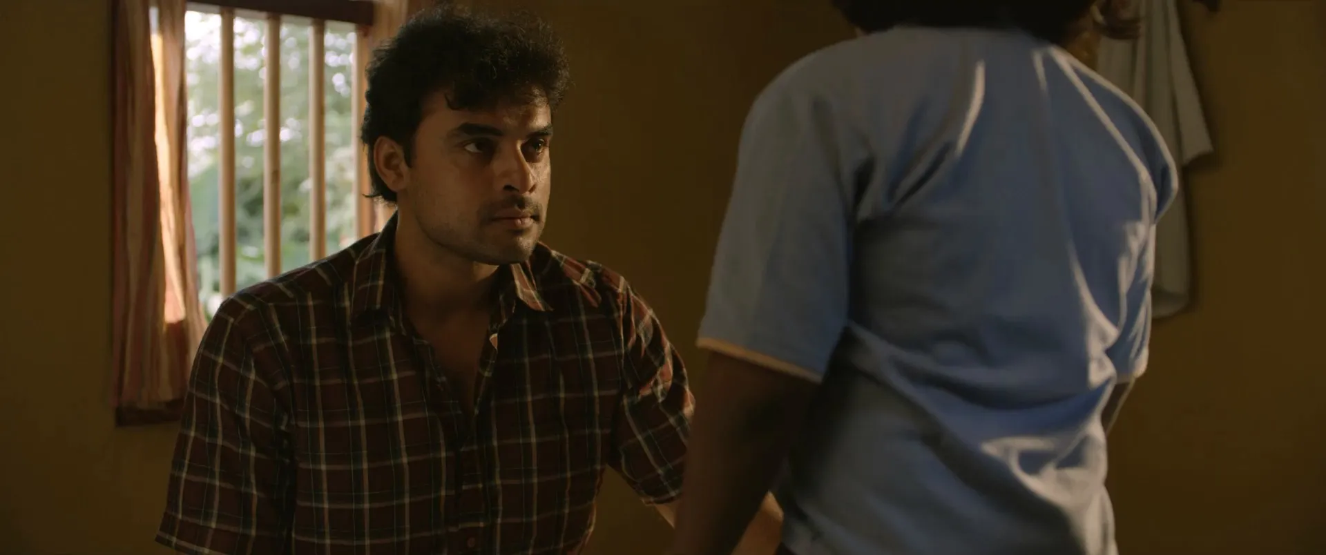 Minnal Murali (2021) Hindi Movie HDRip 720p – 480p Screenshot